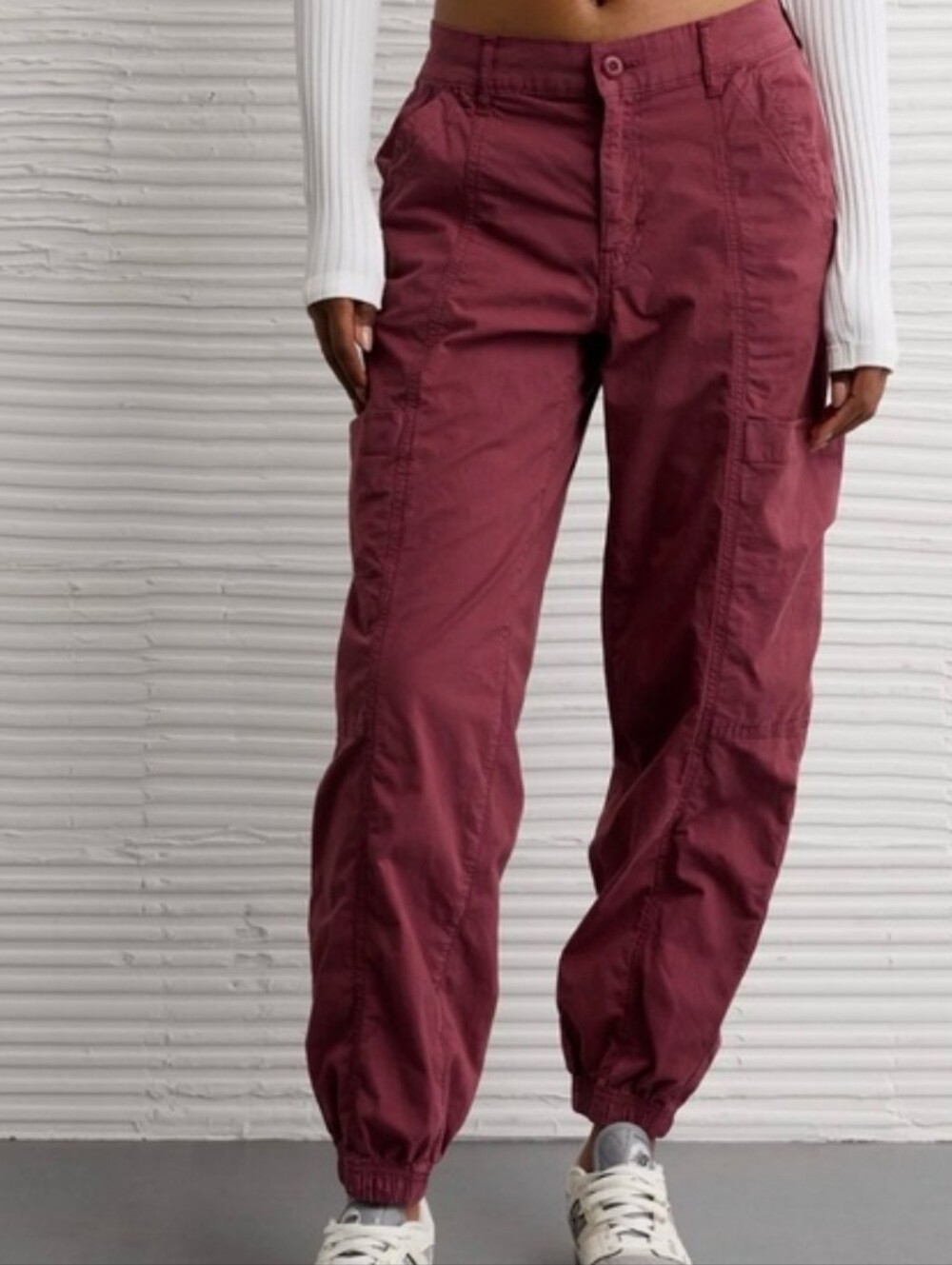American Eagle Outfitters Burgundy Cargo Baggy Jogger Pants Size 2